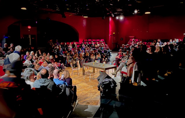 LA TABLE de Vincent Roger à L'Européen Paris - co-production théâtre immersif avec casques HD Silent Disco France