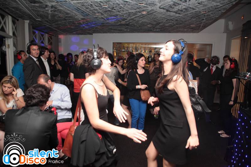 silent disco mariage invités casques sans fil soirée dansante